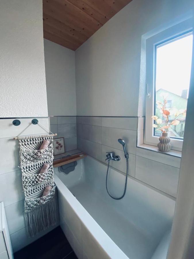 Zimmer M. Eigenem Bad Und Badewanne Direkt Am Wald Amöneburg Eksteriør bilde